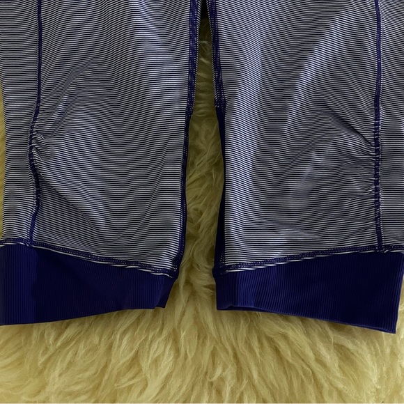 Lululemon Purple/White Leggings Capris/Joggers With Deep Pockets - Picture 7 of 8